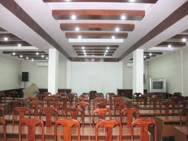 Trần thạch cao hội trường